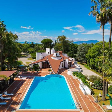 Paradise Suite Latina Exterior foto